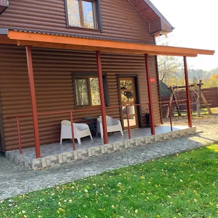 Vendégház Pid Dubom карпати під дубом