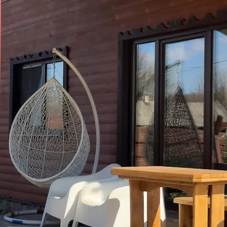 ゲストハウス Pid Dubom карпати під дубом 4*