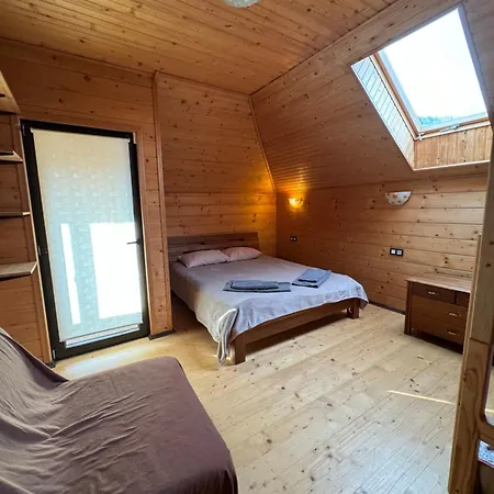 Affittacamere Pid Dubom карпати під дубом 4*